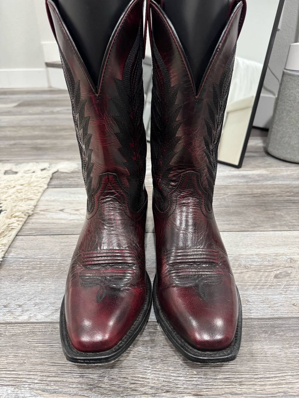 Ariat Willie Black cherry 10.5D cowboy boots